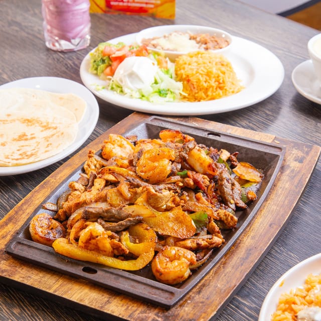 Fajitas Texanas Dinner.
